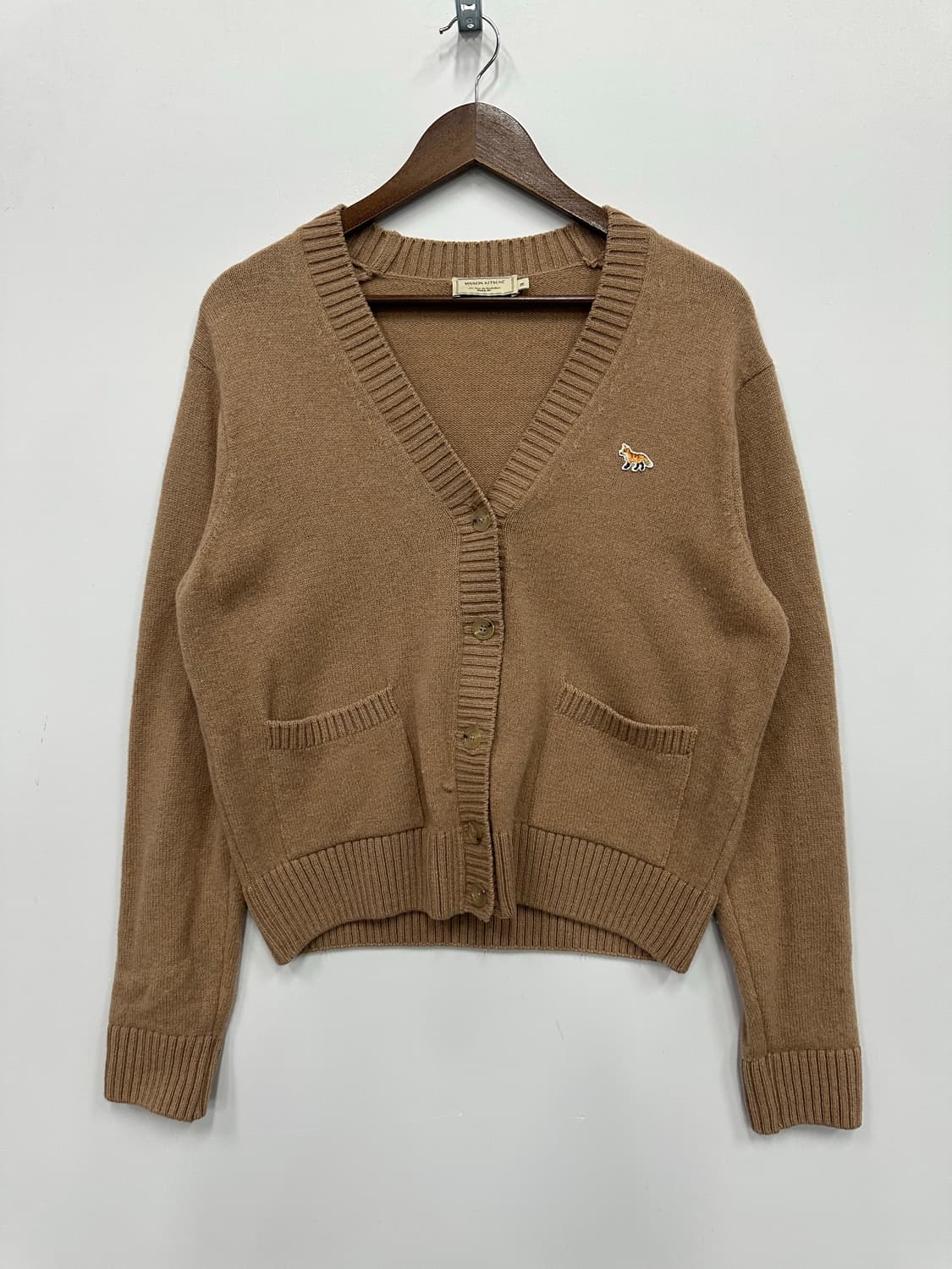 메종키츠네 베이지 가디건  상품이미지1