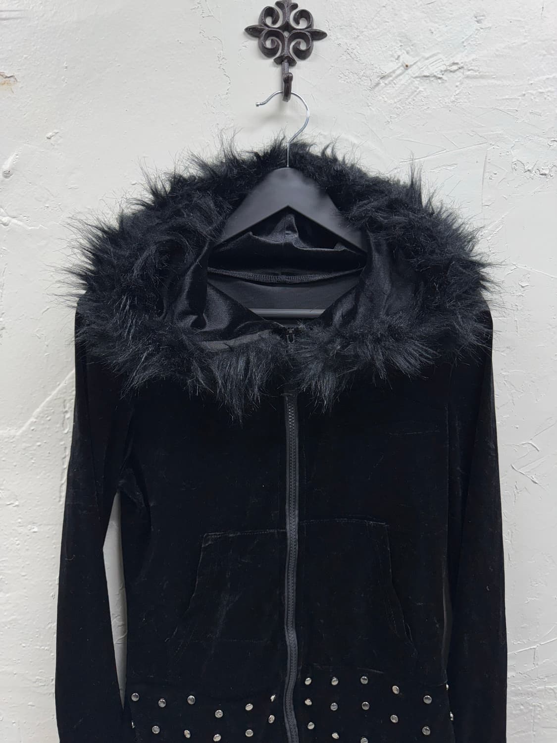 Unknown crow fur stud hoodie 상품이미지3