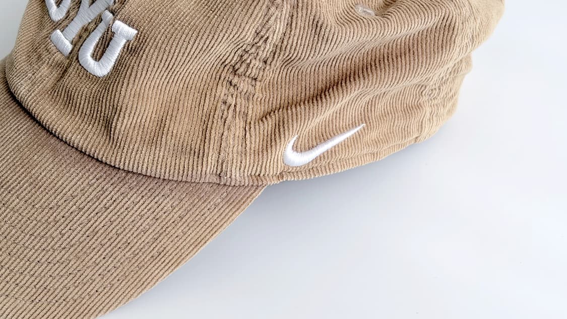 나이키 S1ZE 코듀로이 연갈색 볼캡 ‘BYU’ 상품이미지4