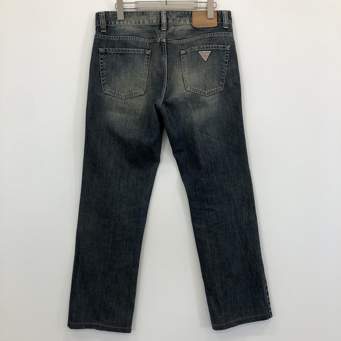 게스 화이트패치로고 블루데님진 33 인치 상품이미지3