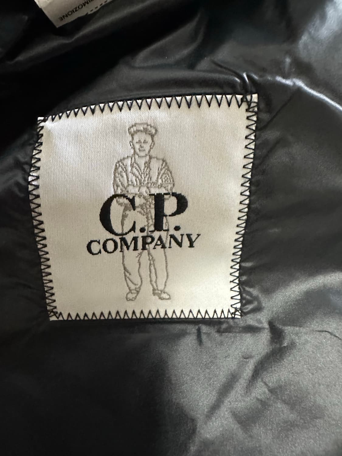 CP 컴퍼니 디디쉘 패딩 M사이즈 판매합니다! 상품이미지4