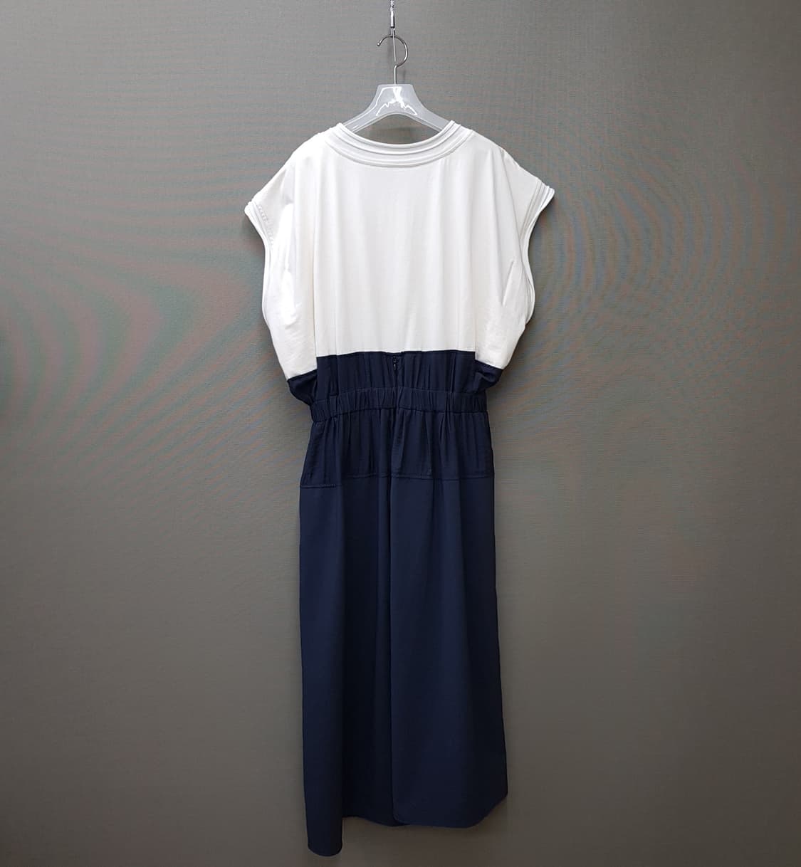 한섬 시스템 2023 투톤 배색 셔링 원피스 88-98-165 상품이미지5