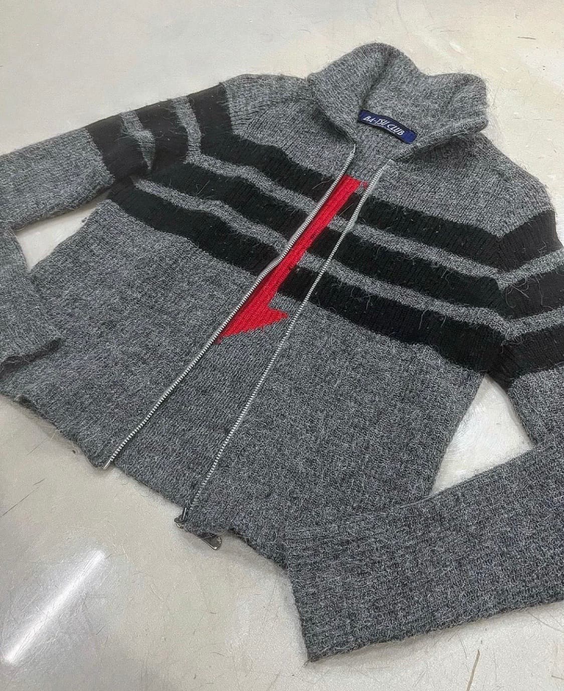 바츠 클럽 울 라인 디테일 니트 집업 재킷 상품이미지4