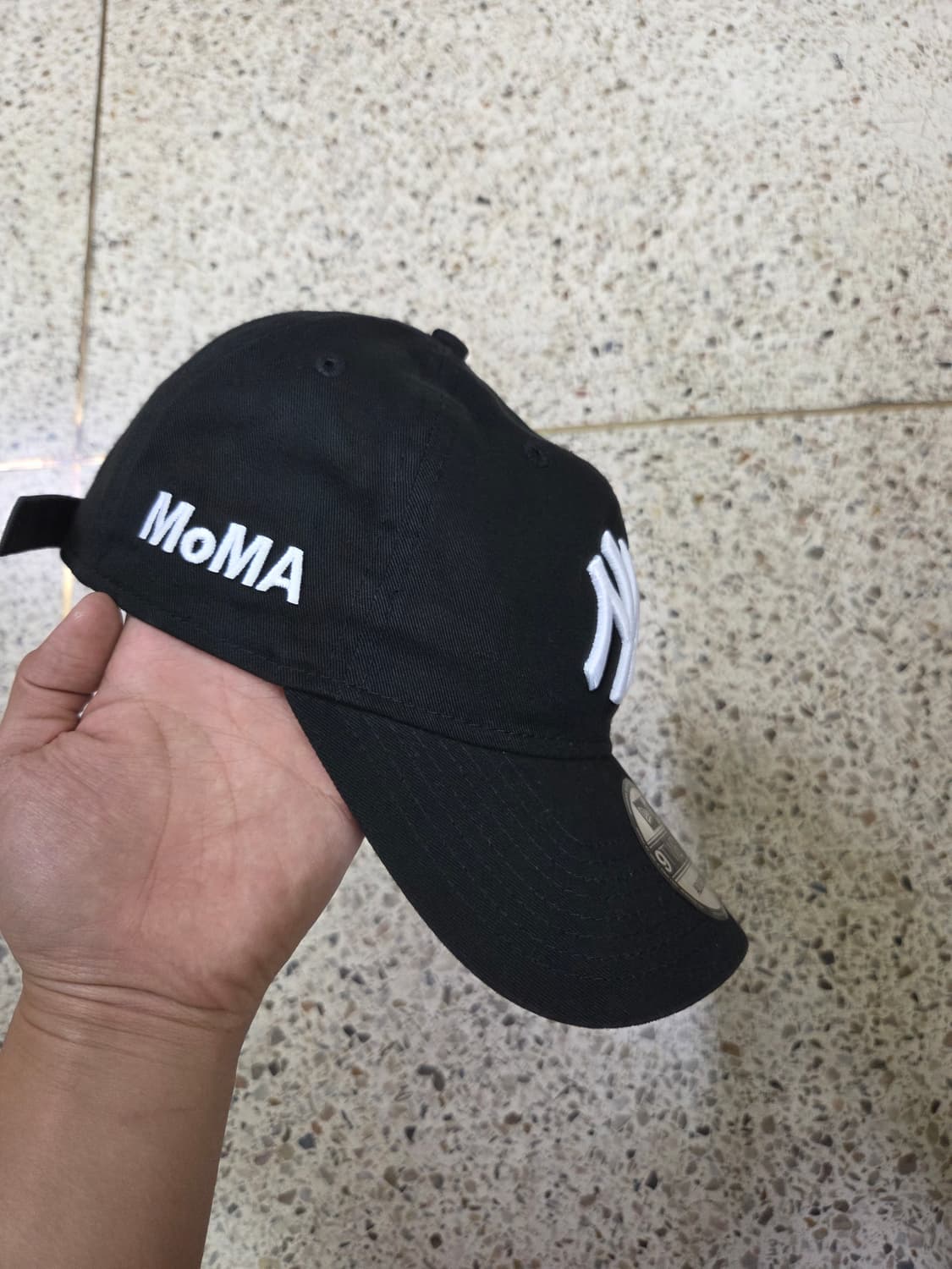 모마 뉴에라 볼캡 블랙 상품이미지1