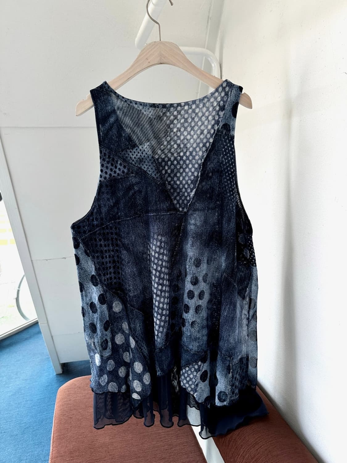 Sheer fabric fake layered sleeveless top 상품이미지7