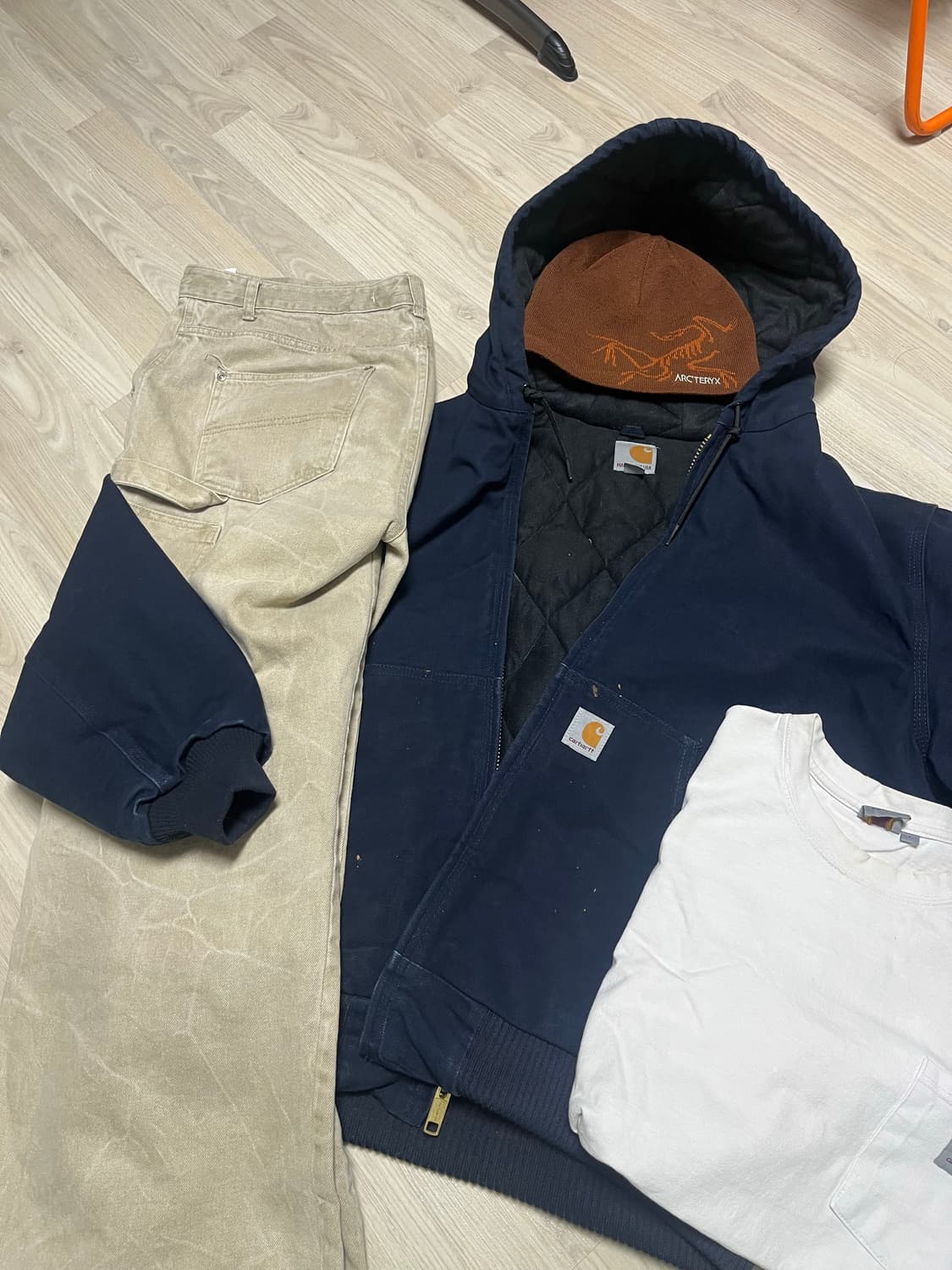 칼하트 액티브 자켓 + 아크테릭스 비니 + 감마갤러리 바지 상품이미지1