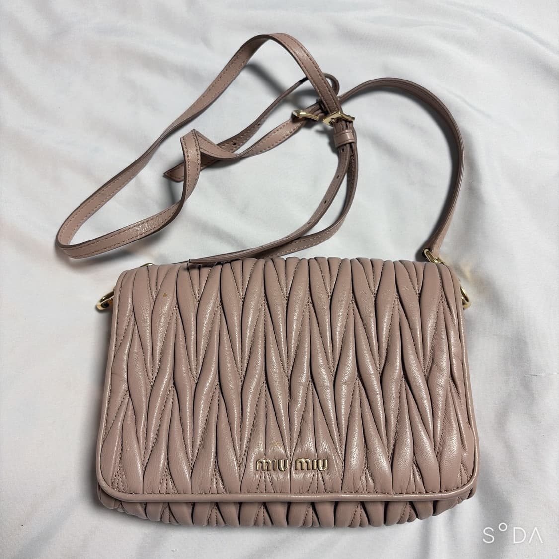 미우미우 마테라쎄 크로스백 핑크 (정) 상품이미지1