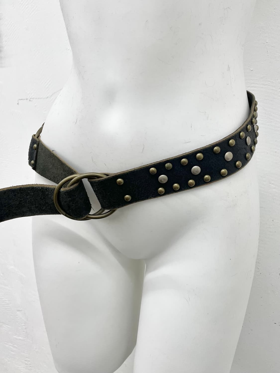 리얼레더 스터드 절개 버클 벨트 상품이미지3