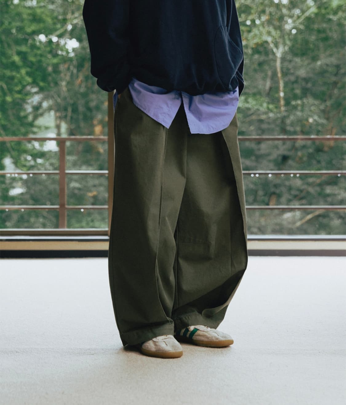 앵글런 deep tuck 치노 팬츠 카키 상품이미지2