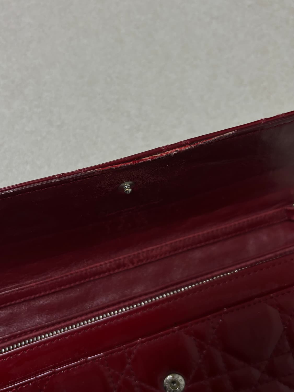 디올 레이디디올 까나쥬 체인 장지갑 레드 상품이미지7