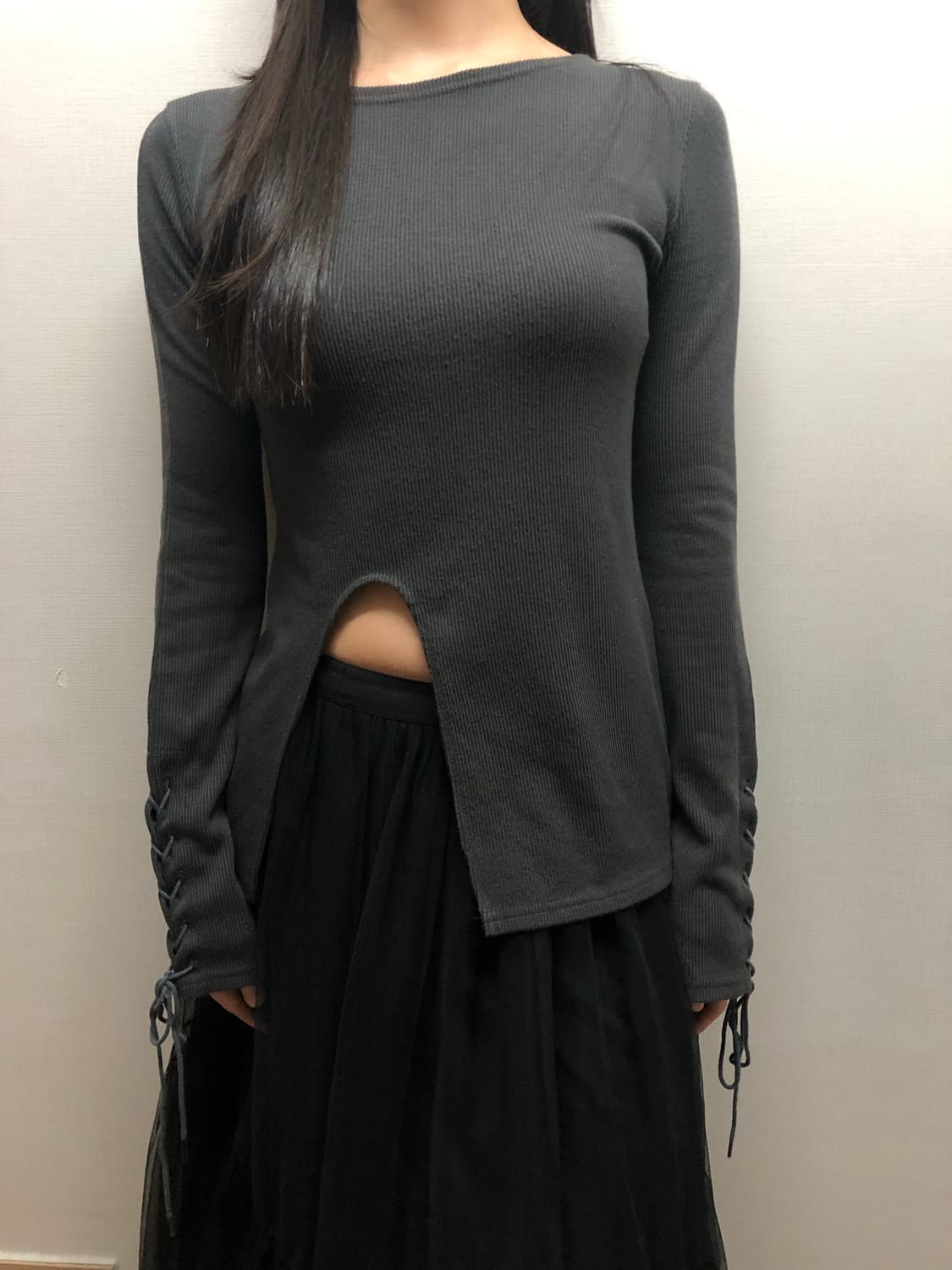 빈티지 그레이 컷아웃 아일렛 탑 상품이미지5