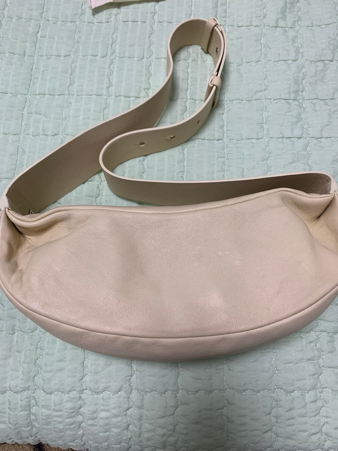 cos 레더 바디크로스백 상품이미지1