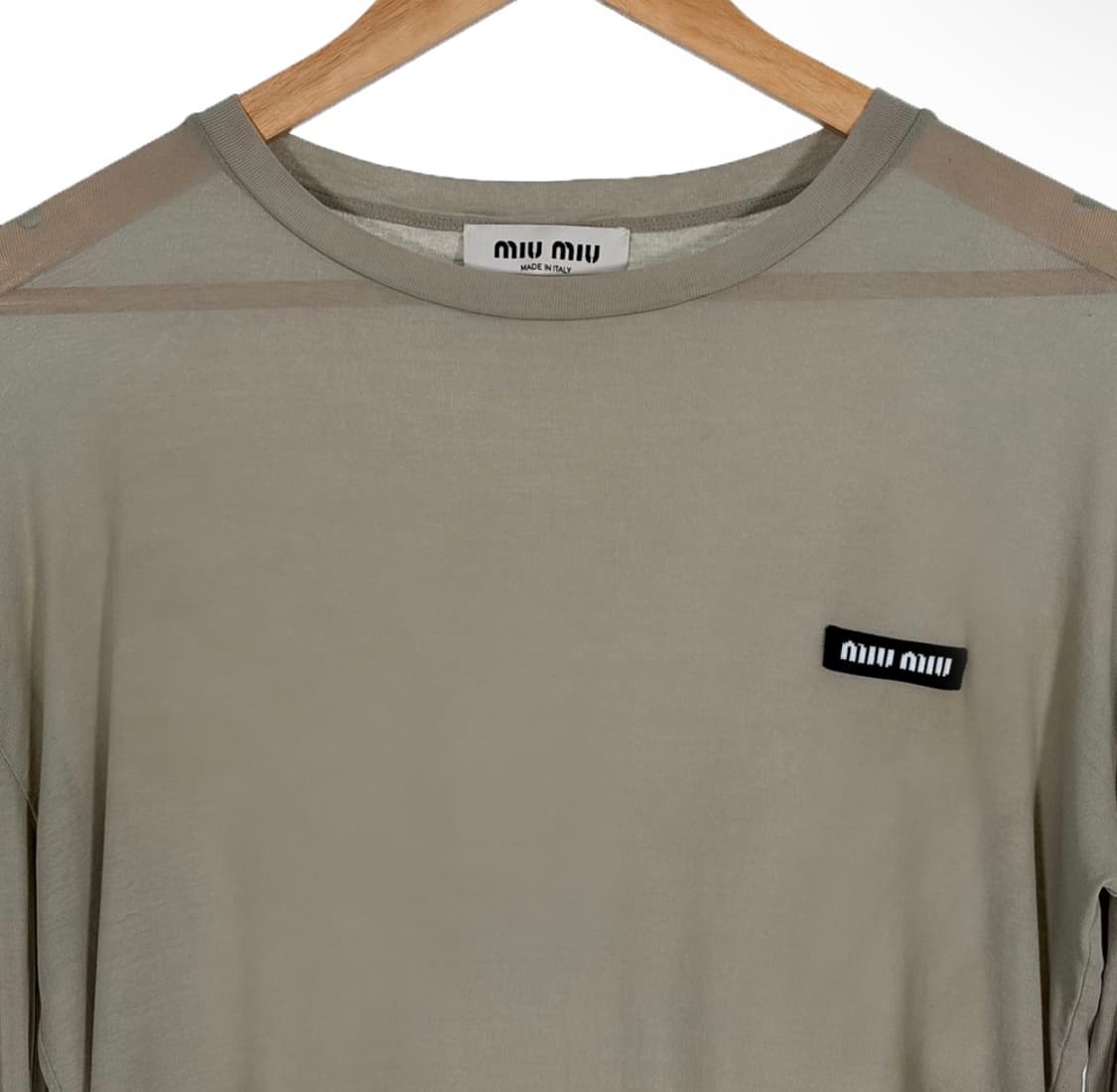 [S] 미우미우 여성 로고 패치 저지 긴팔 롱슬리브 티셔츠 퍼미스 스톤 상품이미지4