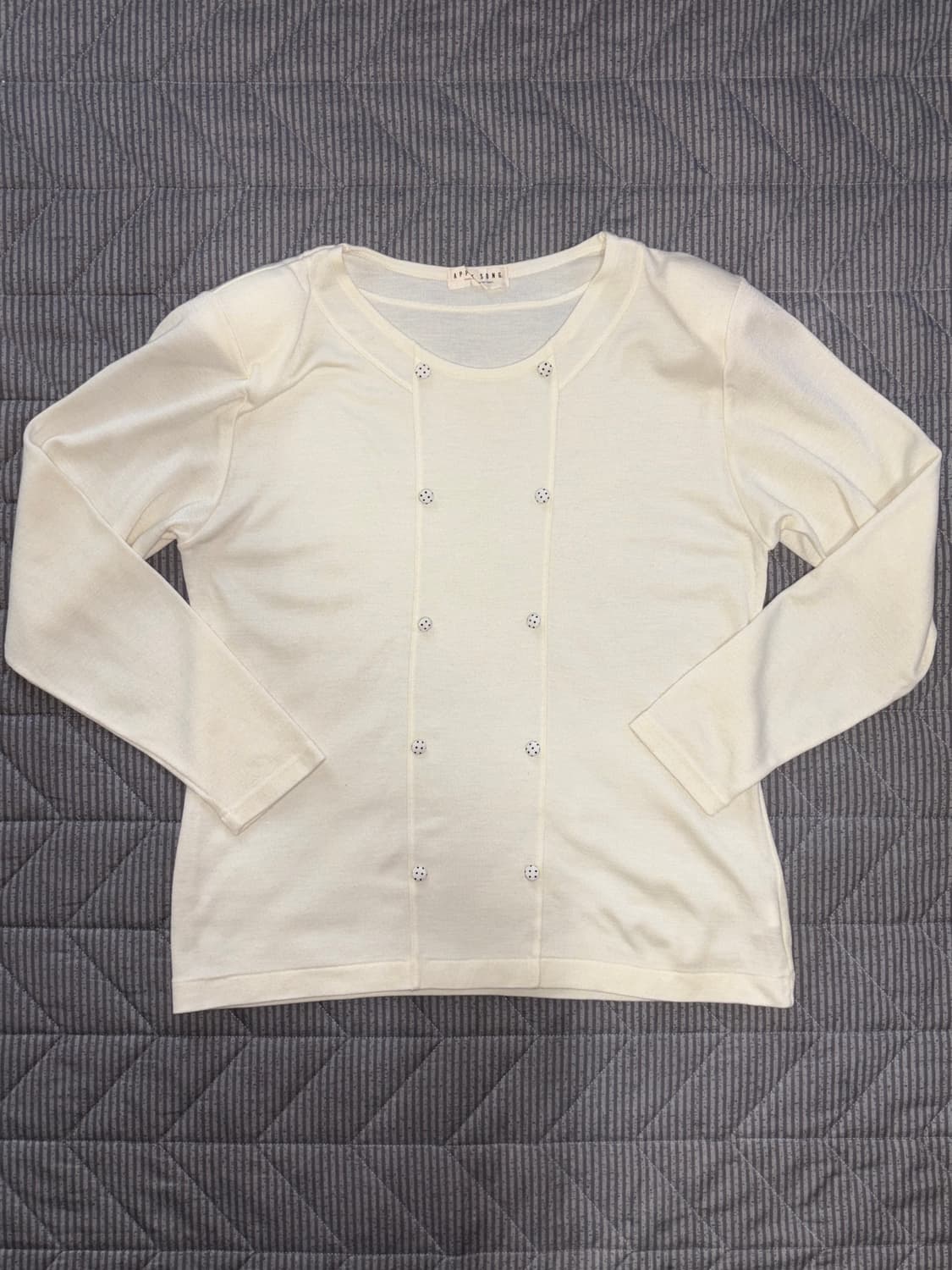 화이트 도트 핀 버튼 탑 상품이미지1