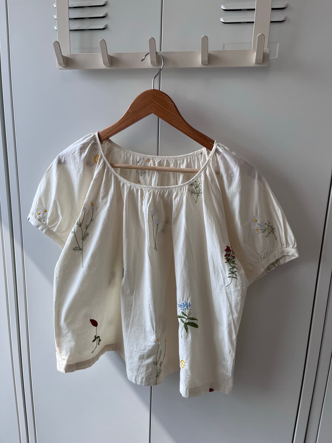 Colorer 꽃 자수 아이보리 반팔 블라우스 상품이미지8