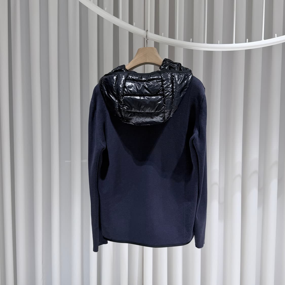 L / 몽클레어 유광 로고 네이비 니트패딩 상품이미지5