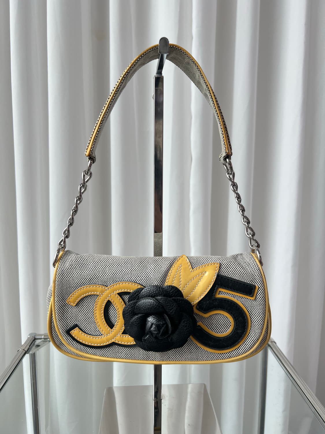 샤넬 No.5 카멜리아 숄더백 상품이미지4