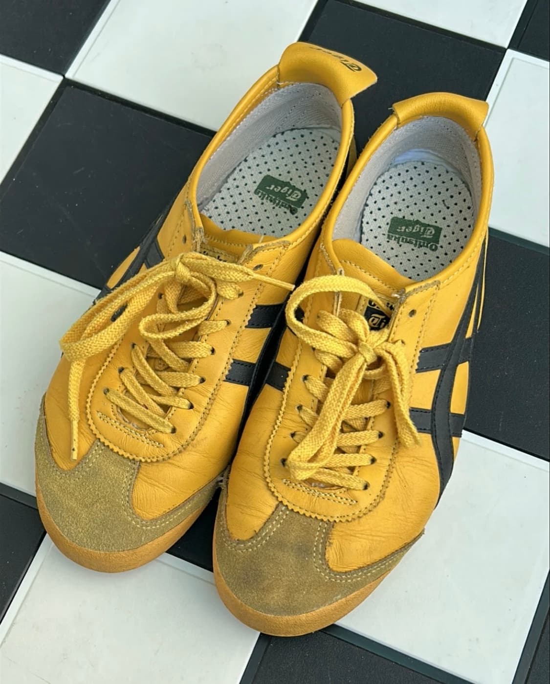 오니츠카 타이거 맥시코 옐로우블랙 팝니다. 상품이미지1