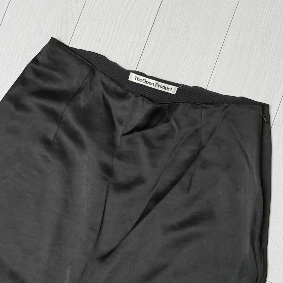 더오픈프로덕트 블랙 새틴 스커트 상품이미지7