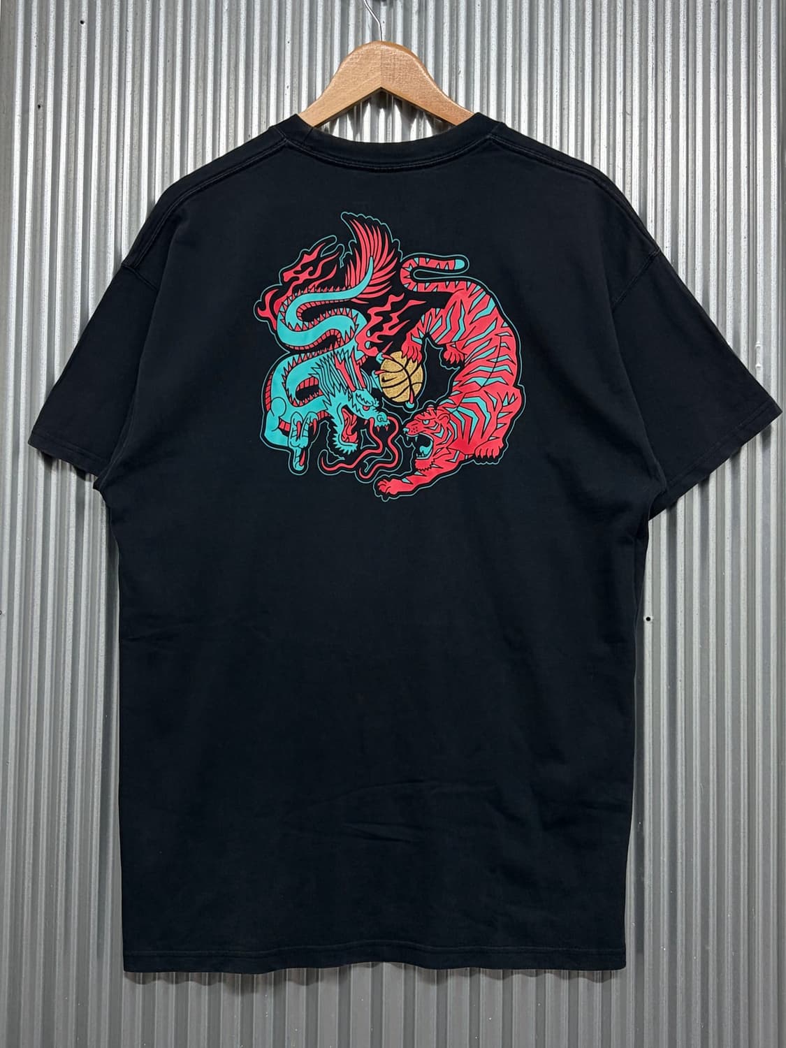 [L] 나이키 용호 드래곤 타이거 백프린트 반팔 티셔츠 블랙 4.5 상품이미지2