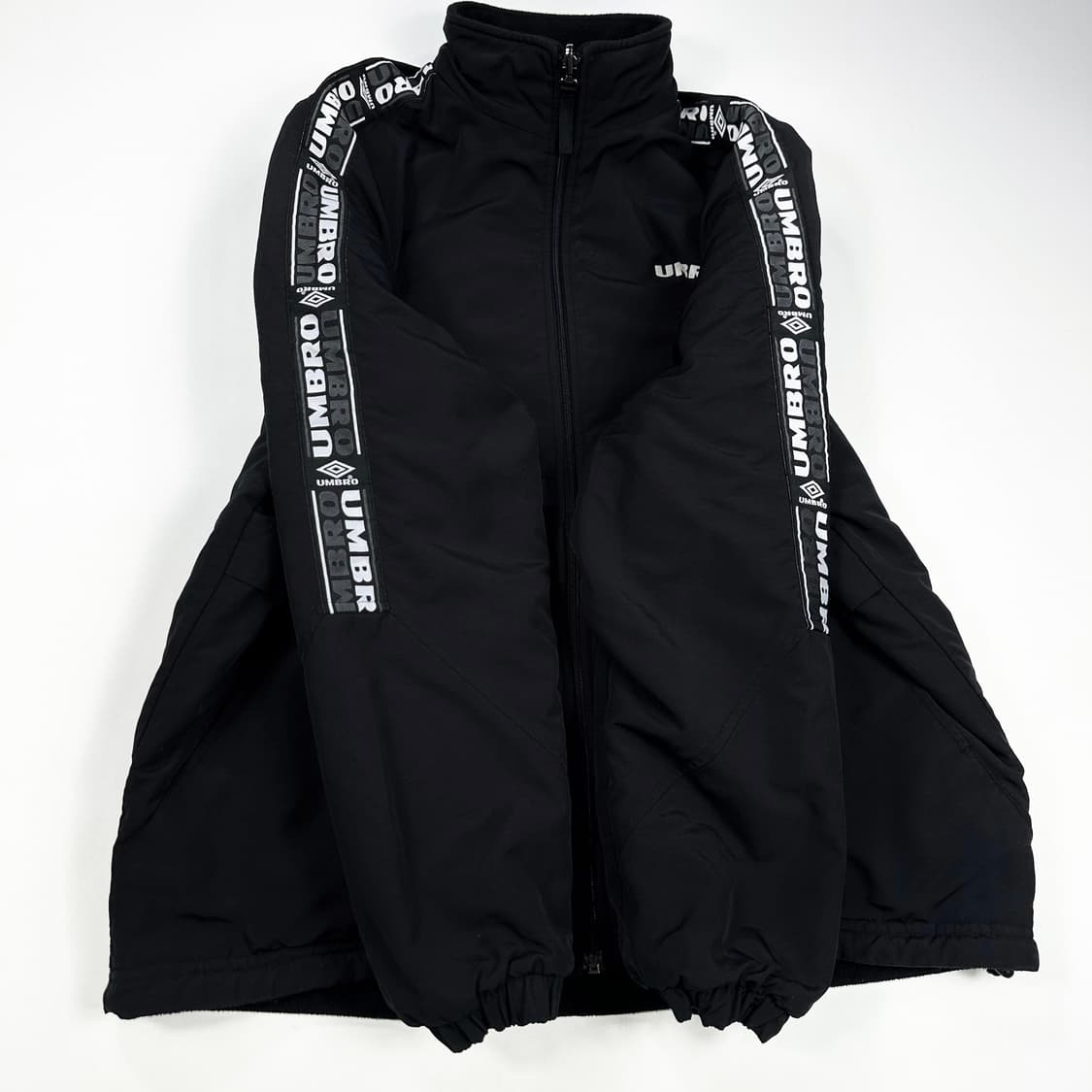 엄브로 리버시블 백로고 블랙 후리스 점퍼 (M) 상품이미지8