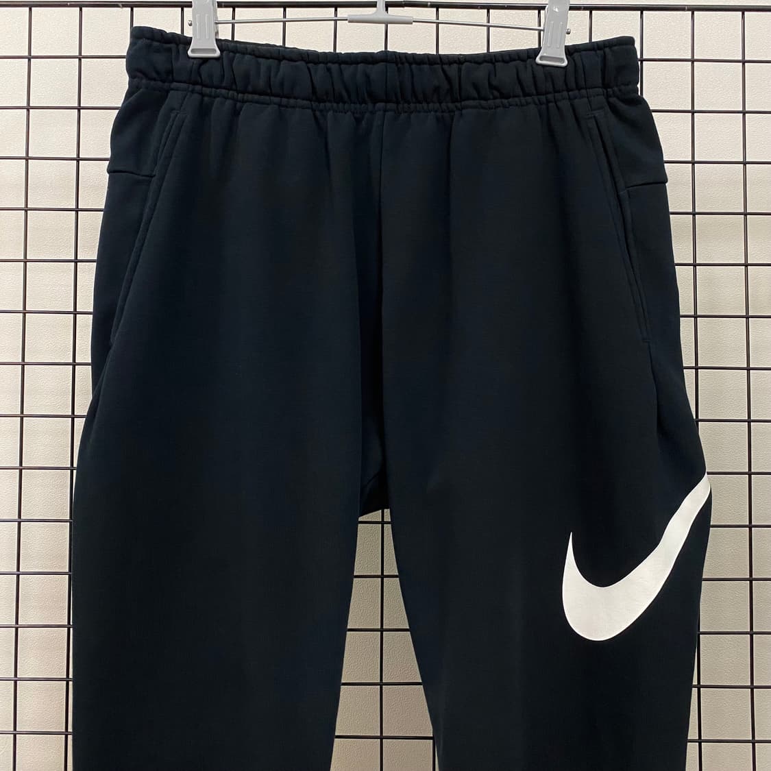 나이키 신형 드라이핏 스우시 테이퍼드 조거 팬츠 상품이미지3