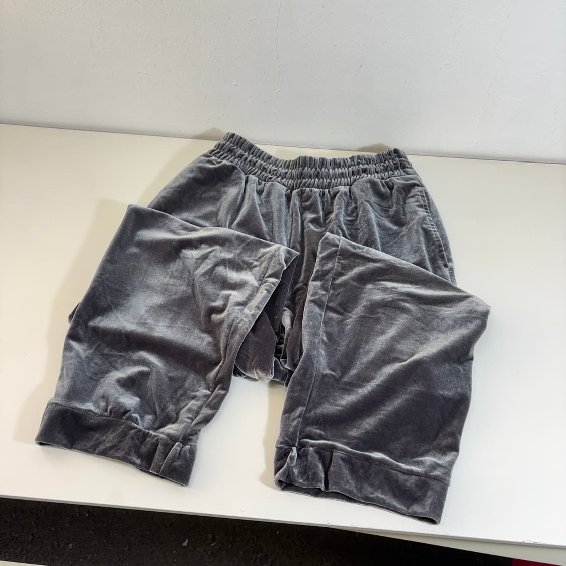 우먼M 젝시믹스 유광챠콜 일자핏 벨벳 트레이닝 밴딩팬츠 상품이미지3