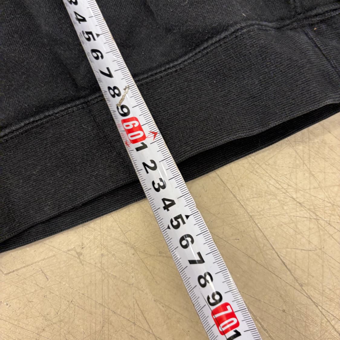 나이키 스몰로고 블랙 맨투맨 상품이미지4