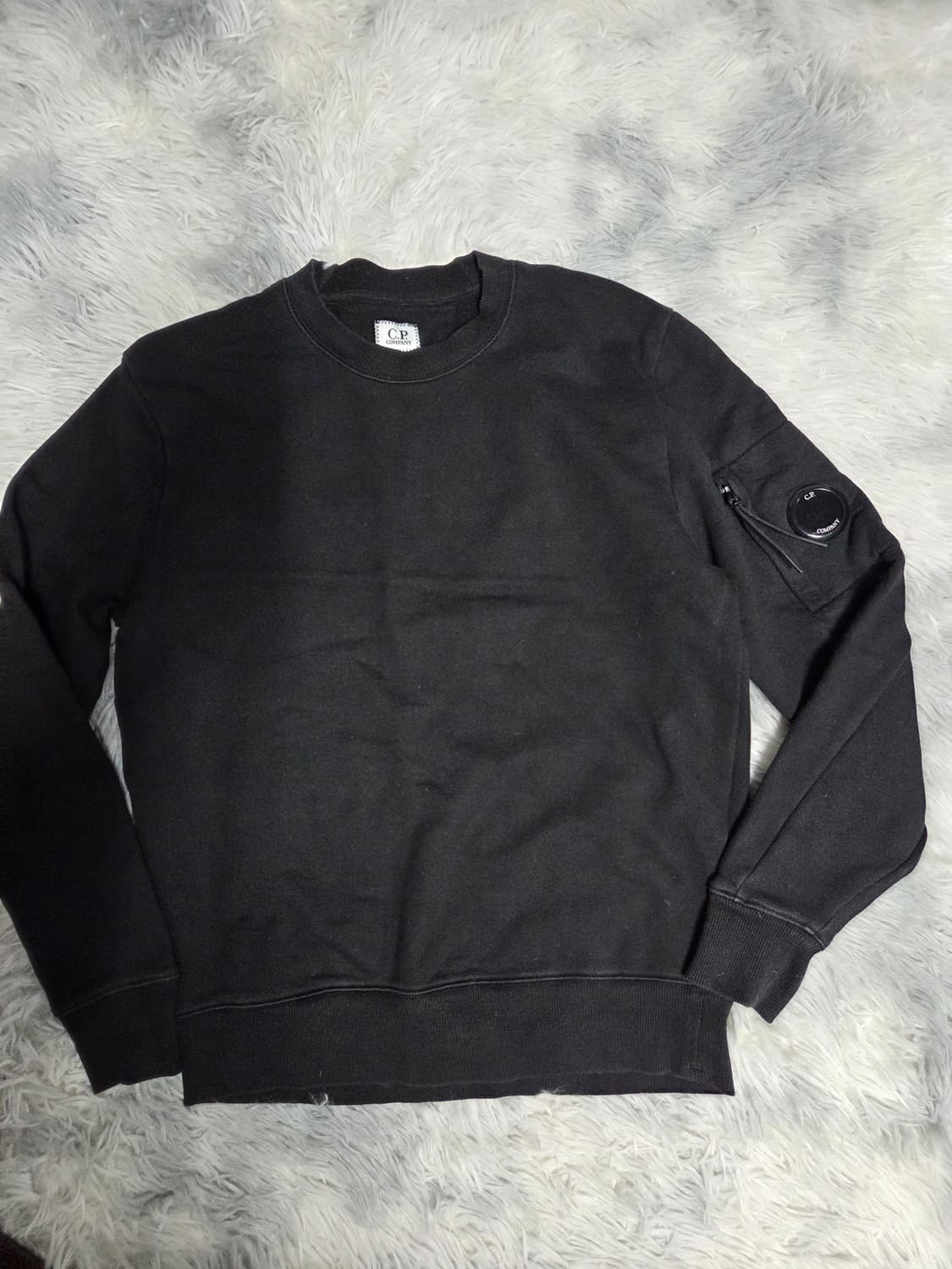 C.P. 컴퍼니 블랙 맨투맨 티셔츠 렌즈 상품이미지1