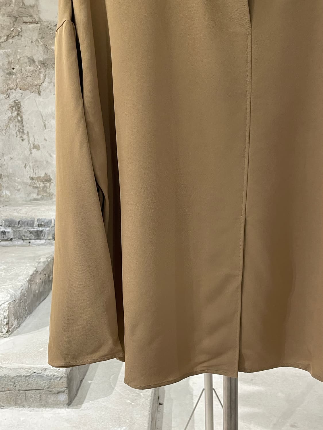 질샌더 베이지 논 버튼 타이 슬리브 레이온 셔츠 상품이미지4