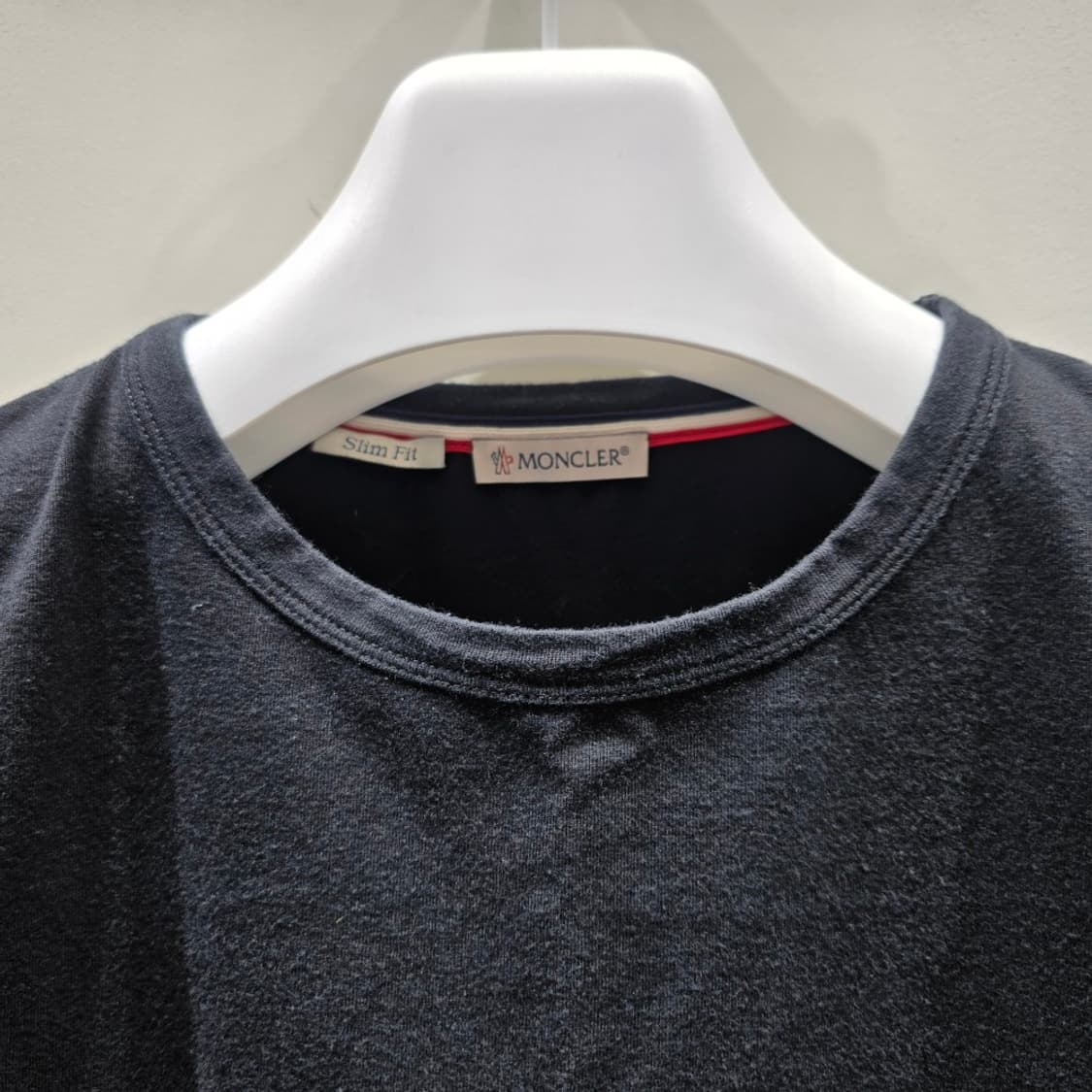 [중고/정품] 몽클레어 트리컬러 트리밍 반팔 티셔츠 슬림핏 블랙 L 상품이미지4