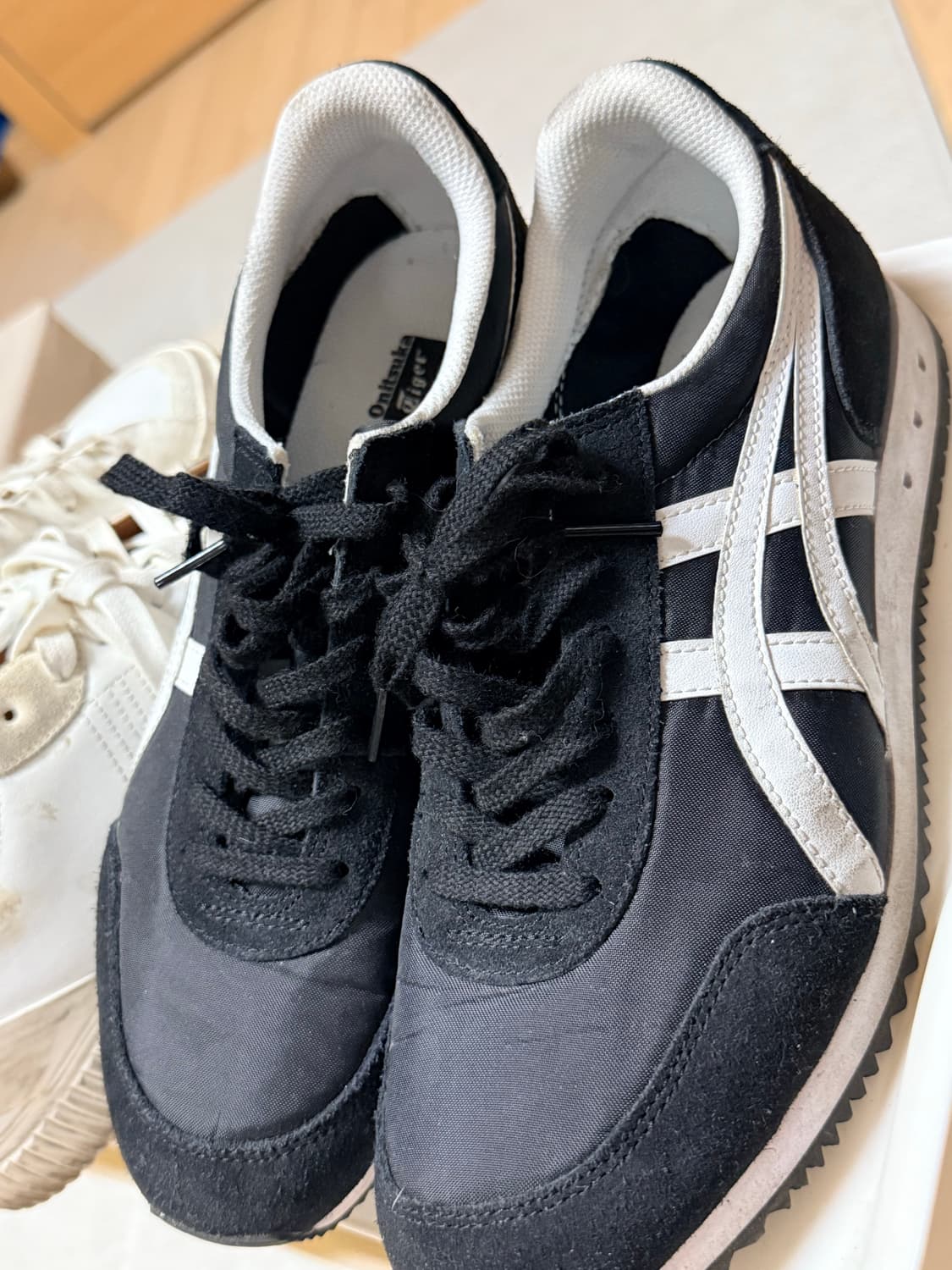 오니츠카 타이거 검흰 스니커즈 260mm 상품이미지5