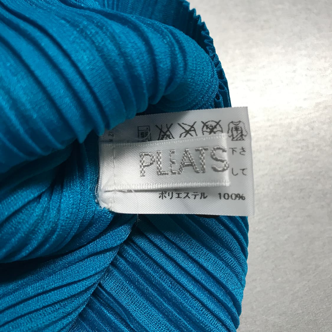 이세이 미야케 플리츠 플리즈 넥워머 코발트블루 상품이미지3