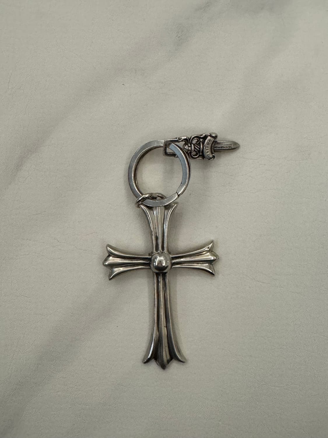 크롬하츠(CHROME HEARTS) 라지 크로스 대거 키링 / 실버 상품이미지1