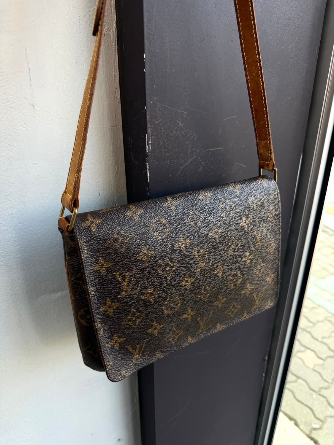 루이비통 뮤젯탱고 모노그램 숄더백 상품이미지3