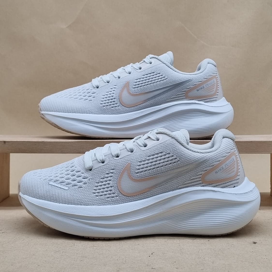 나이키 에어줌 스트럭처24  여성런닝화240  상품이미지1