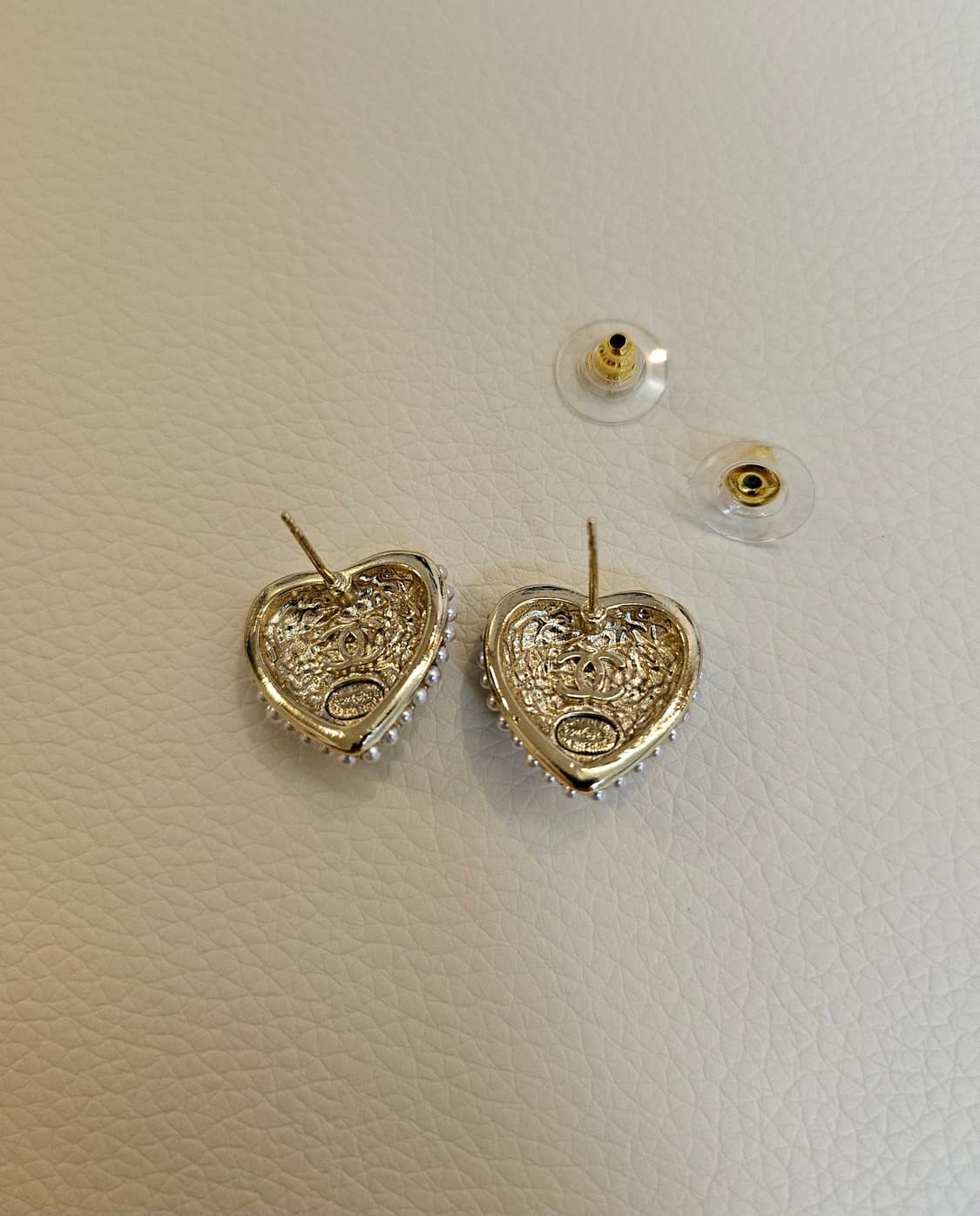 샤넬 큐빅하트 진주 블랙 귀걸이 업사이클링 상품이미지7