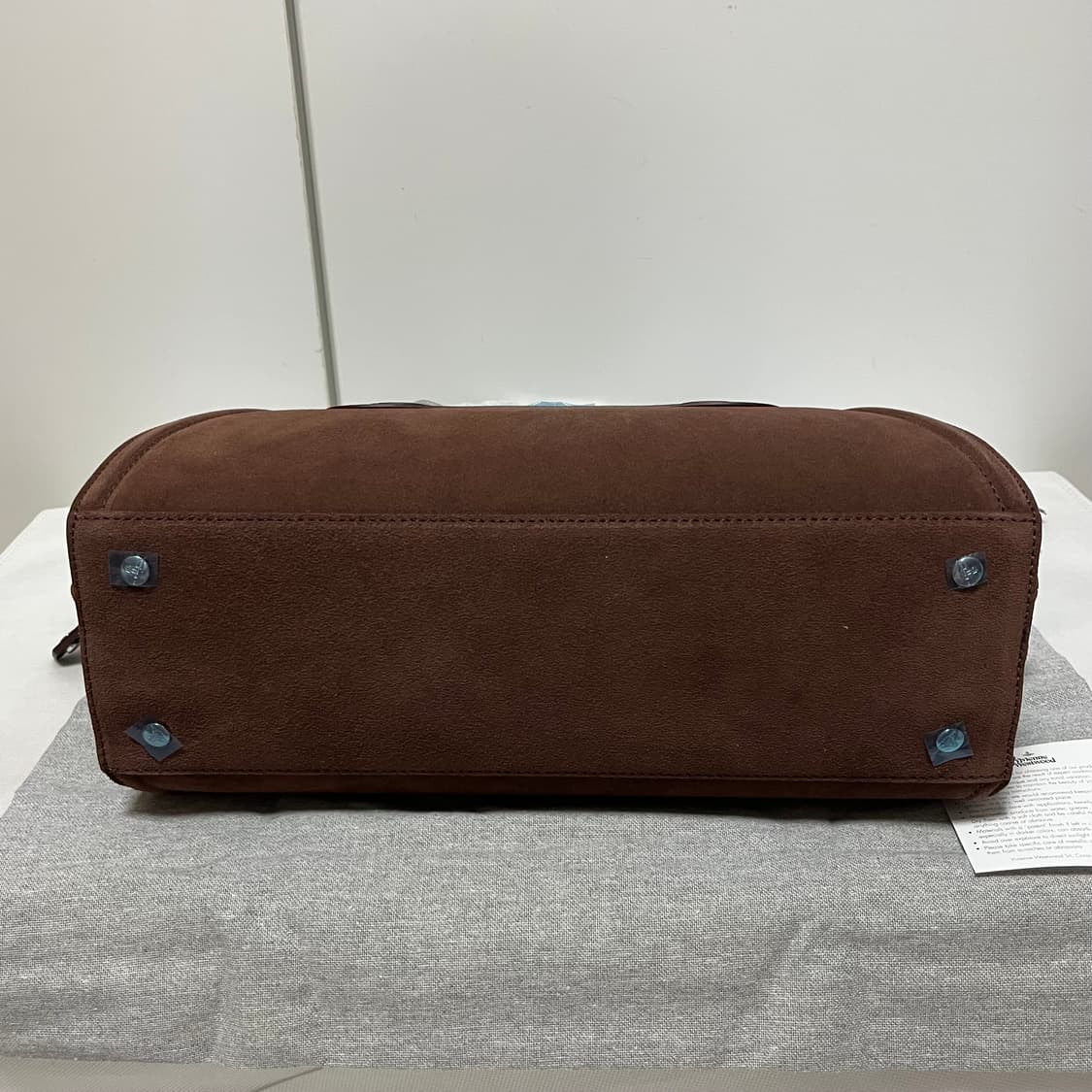 비비안웨스트우드 25fw Shirley 스몰 스웨이드 토트백/브라운 상품이미지5