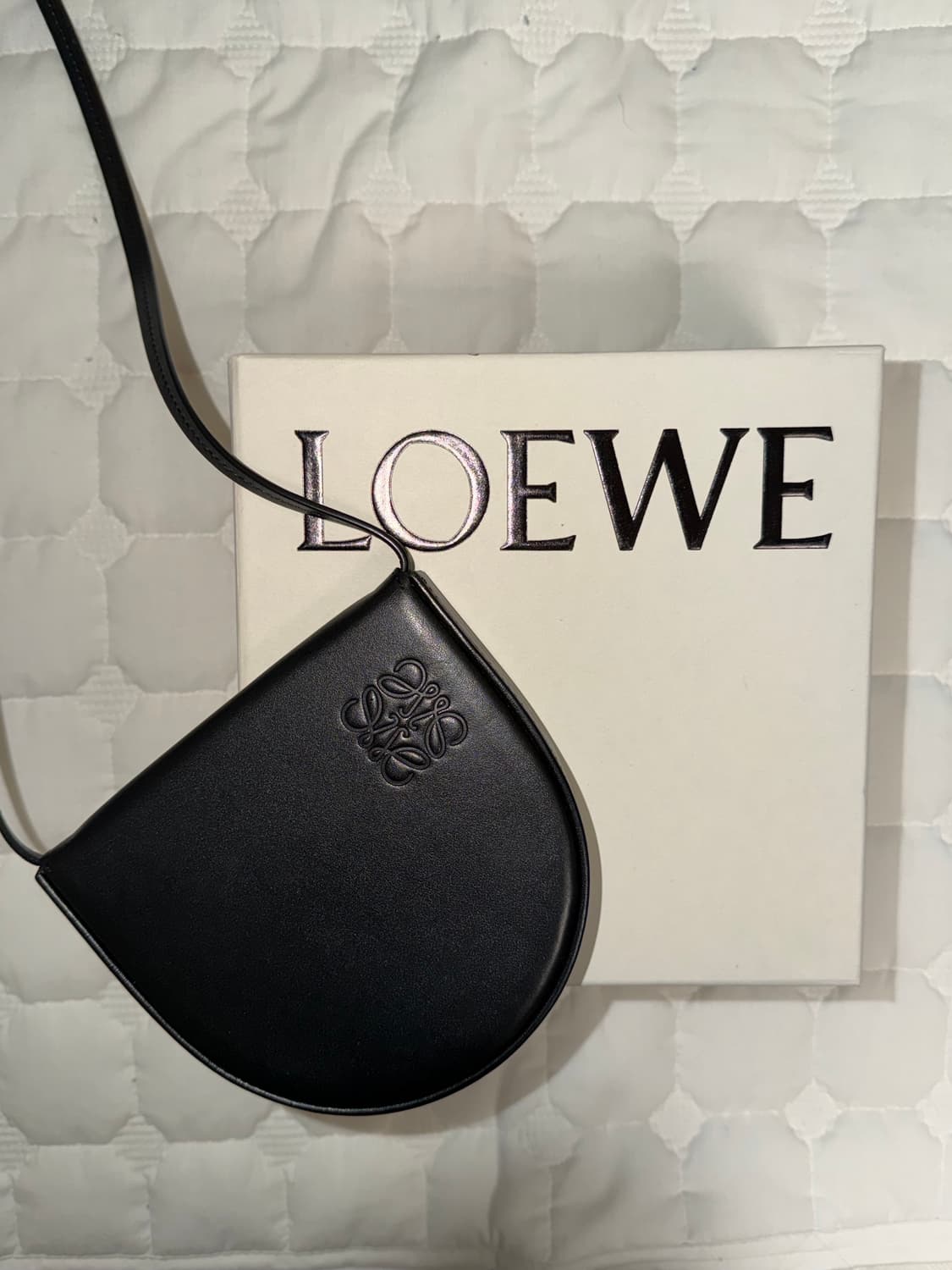 로에베 힐 파우치  상품이미지1