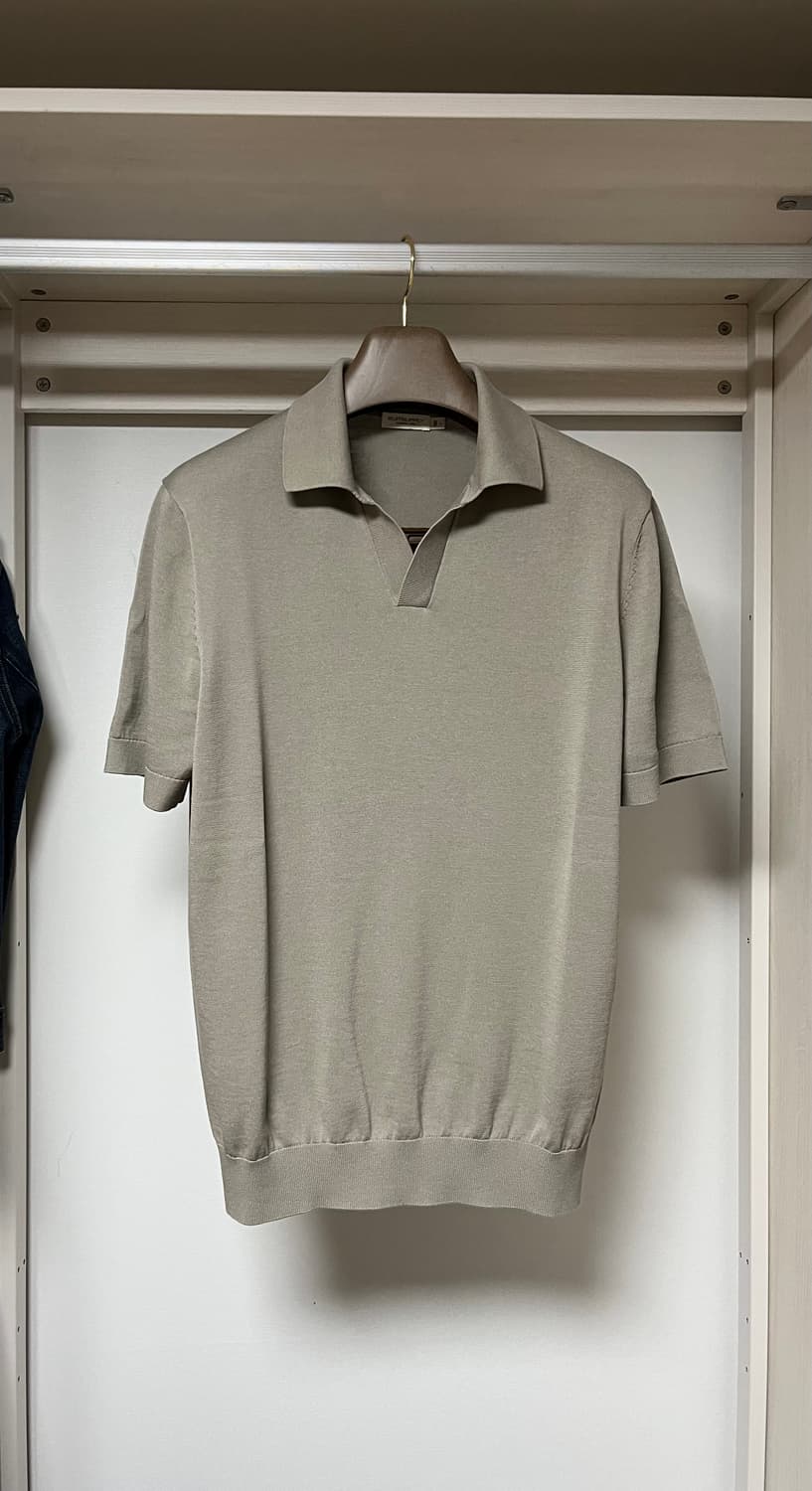 수트서플라이 버튼리스 폴로 반팔 니트 (카키) 상품이미지1
