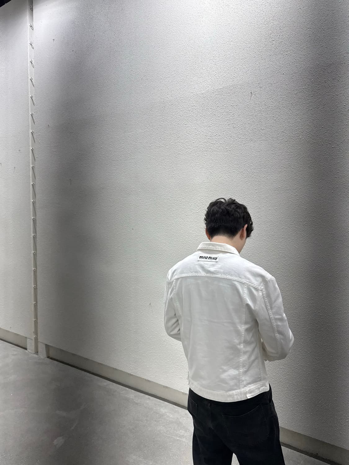미우미우 진주 버튼 데님 자켓 상품이미지1