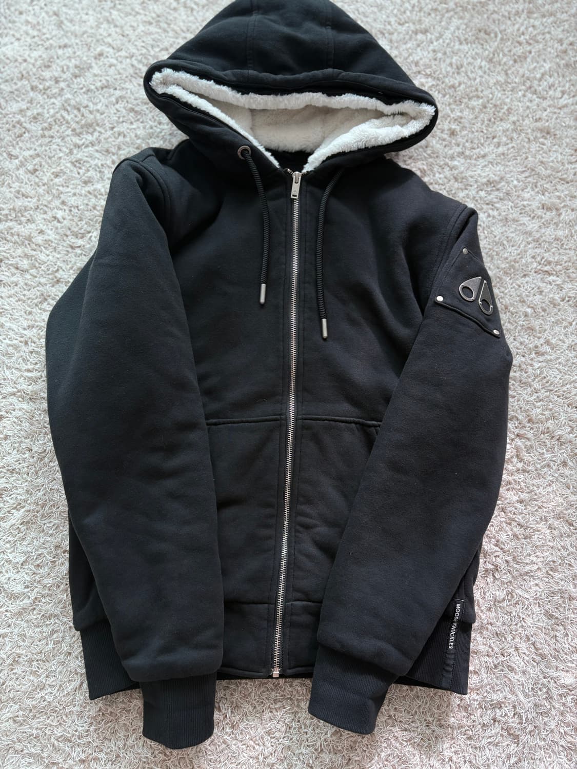 무스너클 버니스웨터 판매합니다 상품이미지1