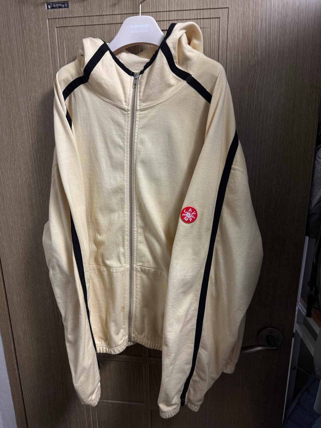 [L] 카브엠트 오버다이 테이프 라이트 집 후드 베이지 - 23FW 상품이미지2