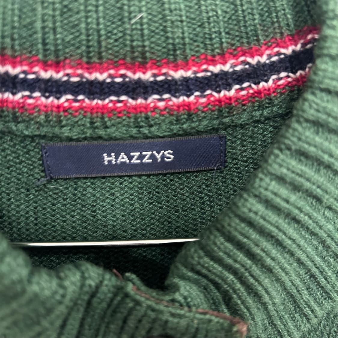 헤지스 스몰로고 울 꽈베기 니트 베스트 상품이미지3