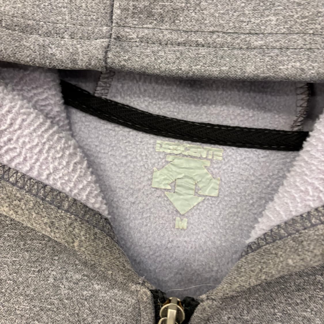 데상트 그레이 스포티 후드집업 상품이미지3