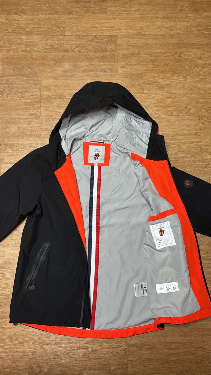 몽클레어 바람막이(여성용) 사이즈2 판매합니다! 상품이미지2