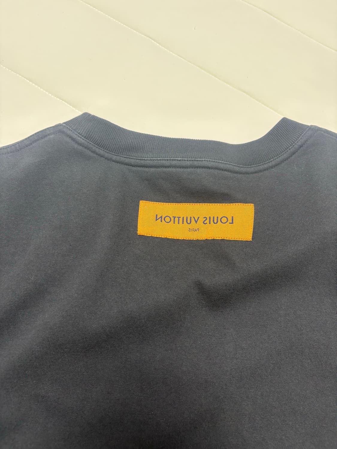 루이비통 스테이플 에디션 블랙 티셔츠 새상품급 상품이미지3