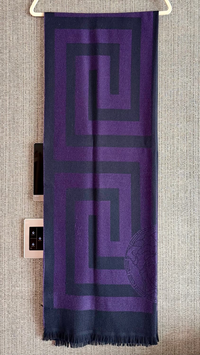 베르사체 VERSACE 퍼플 블랙 메두사 로고 패턴 프린지 명품 머플러 상품이미지6