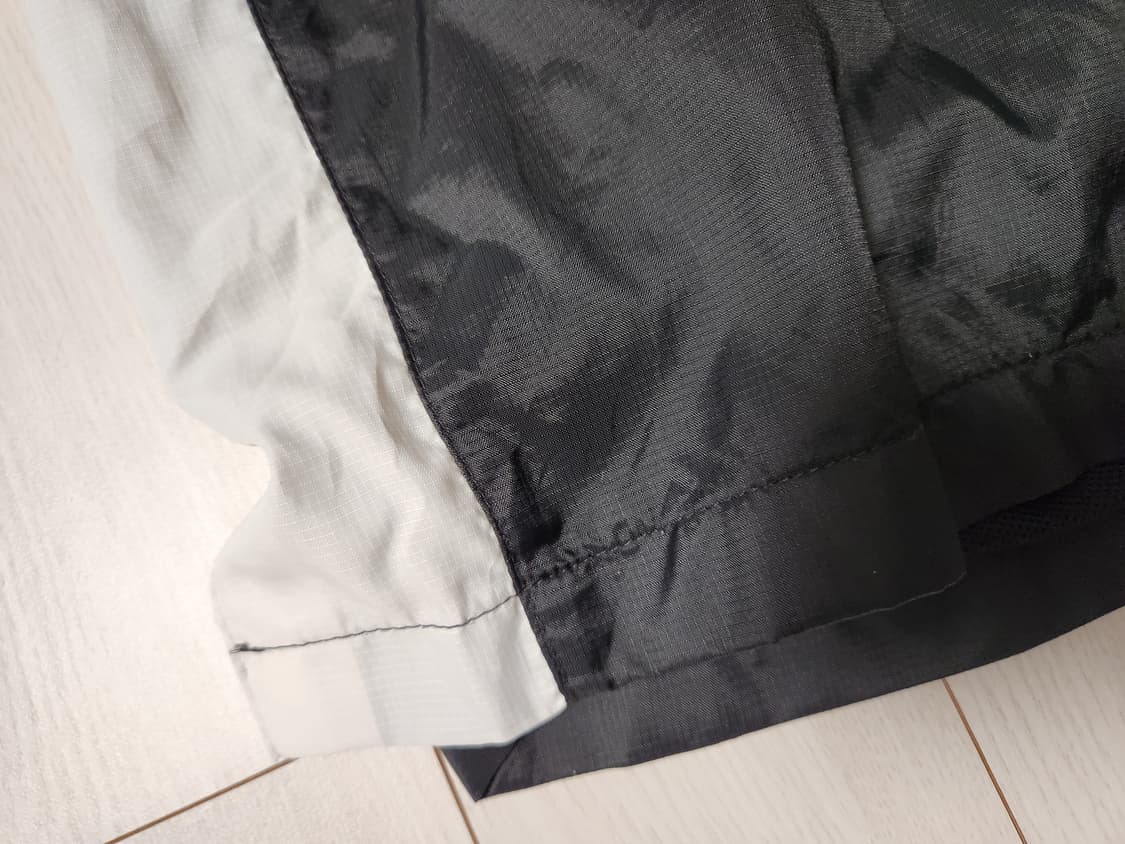 나이키 NSW 우븐 코어 트랙 쇼츠 반바지 사이즈M

오염 하자없이 깨끗 상품이미지3