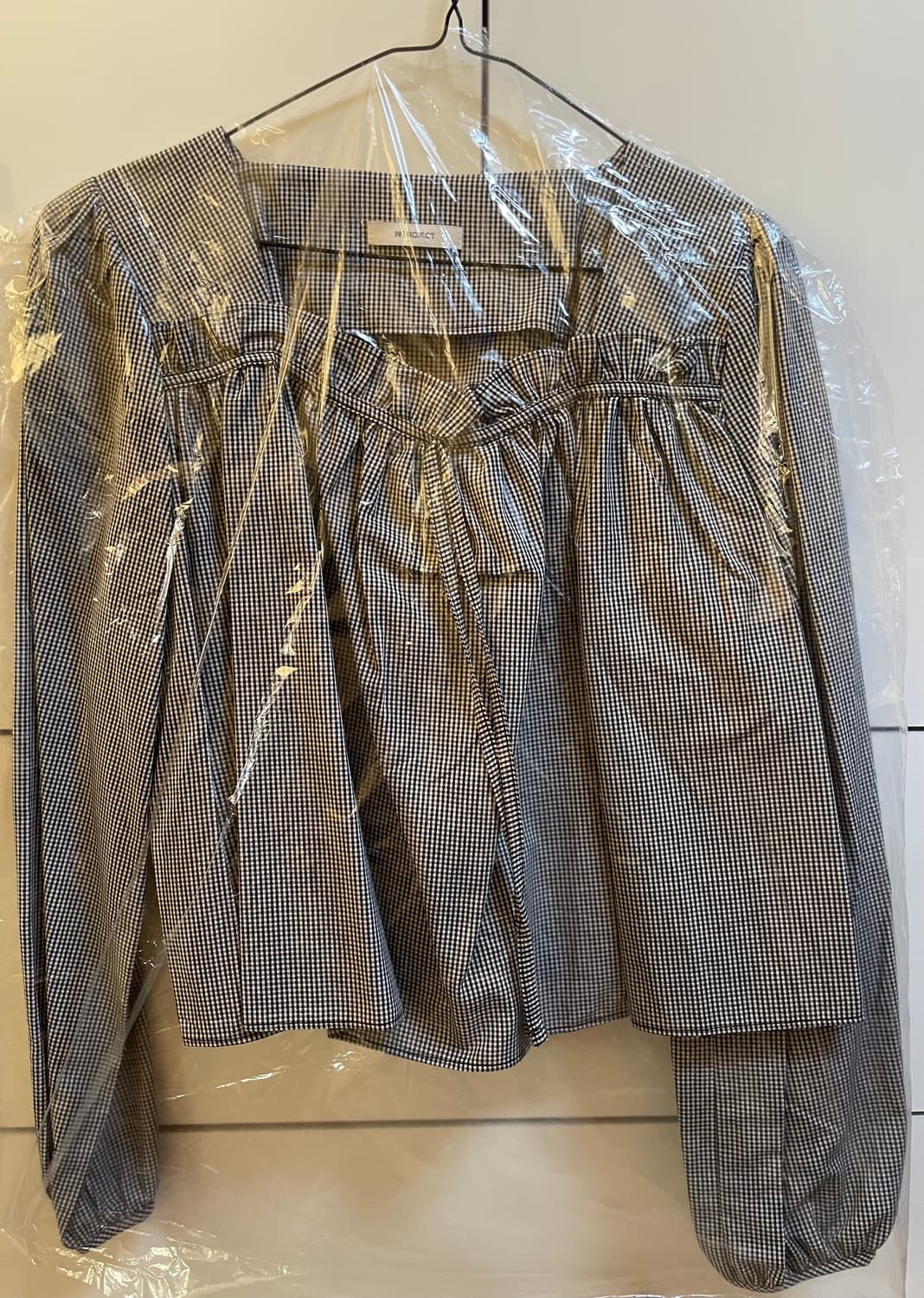 (새상품, 미착용) 98도씨 스팅 스퀘어넥 크롭 블라우스 블랙체크 봄옷 상품이미지2